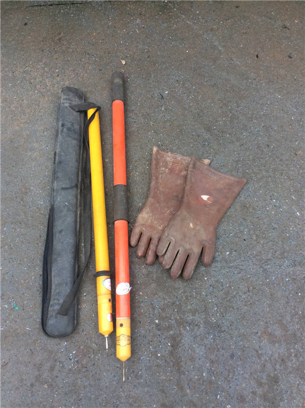 絕緣手套、高壓驗(yàn)電筆